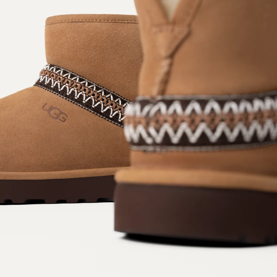 Bottes Classic>UGG Femme Botte Classic Mini Crescent chestnut